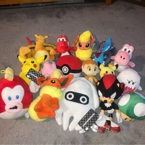 HUGE NINTENDO & POKEMON PLUSH LOT (16) YOSHI PIKACHU CHARIZARD SONIC MARIO MEW